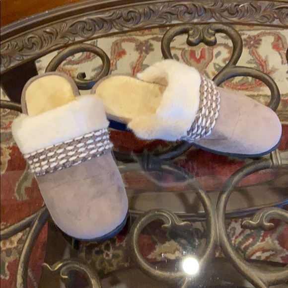 Isotoner house shoes. Worn a few times.